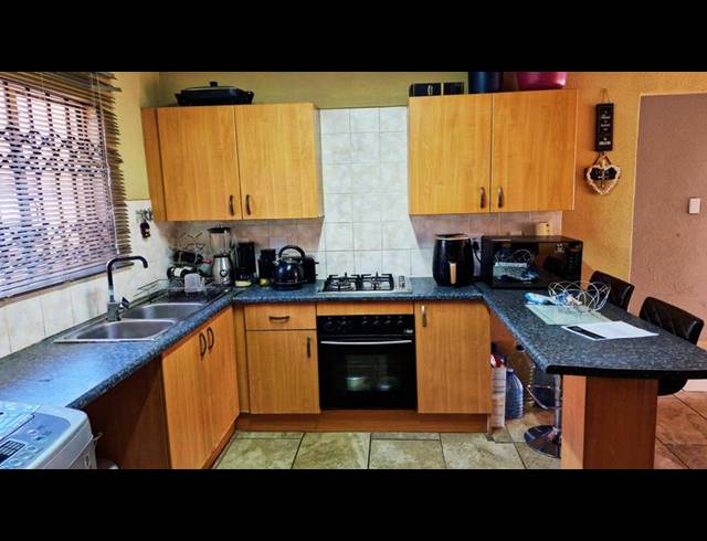 2 BEDROOM HOUSE FOR SALE IN GROBLERPARK